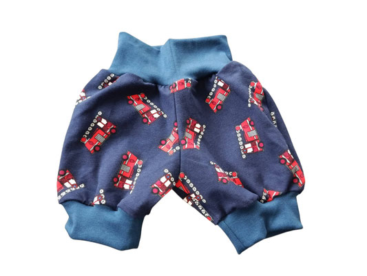 SaSch SelbstgefertigtesausSchwaben Selbstgefertigtes aus Schwaben Sarah Schäuble Handarbeit handmade selbstgemacht Hose Shorts Mitwachshose Pumphose Feuerwehr Feuerwehrauto