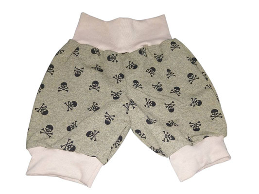 SaSch SelbstgefertigtesausSchwaben Selbstgefertigtes aus Schwaben Sarah Schäuble Handarbeit handmade selbstgemacht Shorts Hose Totenkopf Totenköpfe Scull Sculls