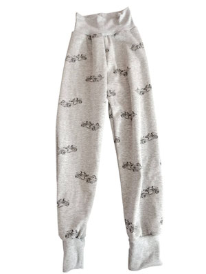 SaSch SelbstgefertigtesausSchwaben Selbstgefertigtes aus Schwaben Sarah Schäuble Handarbeit handmade selbstgemacht Hose Wohlfühlhose Mitwachshose Rennwagen