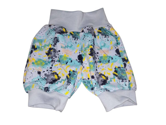 SaSch SelbstgefertigtesausSchwaben Selbstgefertigtes aus Schwaben Sarah Schäuble Handarbeit handmade selbstgemacht Shorts Hose Graffiti