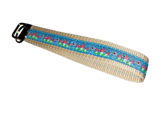 SaSch SelbstgefertigtesausSchwaben Selbstgefertigtes aus Schwaben Sarah Schäuble Handarbeit handmade selbstgemacht Schlüsselband Schlüsselanhänger Fliegenpilz Fliegenpilze Pilz Pilze