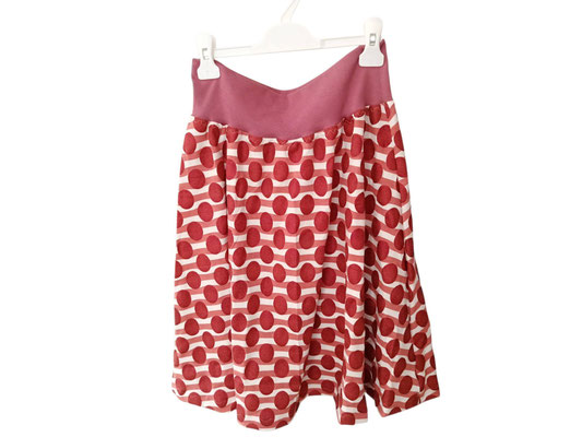 SaSch SelbstgefertigtesausSchwaben Selbstgefertigtes aus Schwaben Sarah Schäuble Handarbeit handmade selbstgemacht Rock Jerseyrock Sommerrock Damenrock Punkte Tupfen Dots Glitzer