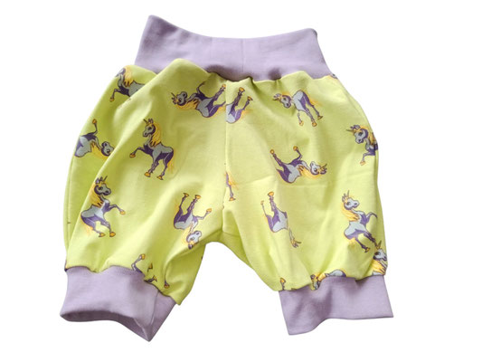 SaSch SelbstgefertigtesausSchwaben Selbstgefertigtes aus Schwaben Sarah Schäuble Handarbeit handmade selbstgemacht Shorts Hose Einhorn Einhörner Unicorn