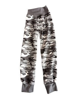 SaSch SelbstgefertigtesausSchwaben Selbstgefertigtes aus Schwaben Sarah Schäuble Handarbeit handmade selbstgemacht Hose Wohlfühlhose Mitwachshose Camouflage