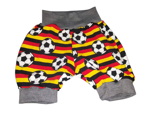 SaSch SelbstgefertigtesausSchwaben Selbstgefertigtes aus Schwaben Sarah Schäuble Handarbeit handmade selbstgemacht Shorts Hose Fussball Deutschland EM WM