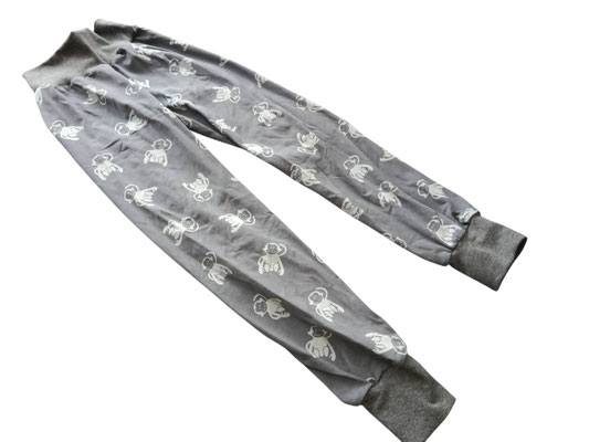 SaSch SelbstgefertigtesausSchwaben Selbstgefertigtes aus Schwaben Sarah Schäuble Handarbeit handmade selbstgemacht Hose Wohlfühlhose Mitwachshose Affe