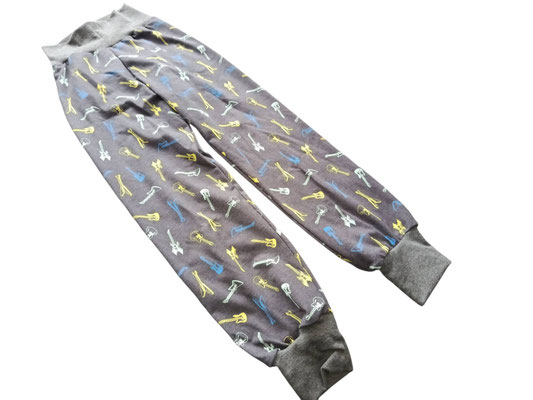 SaSch SelbstgefertigtesausSchwaben Selbstgefertigtes aus Schwaben Sarah Schäuble Handarbeit handmade selbstgemacht Hose Jerseyhose Wohlfühlhose Gitarre Musik