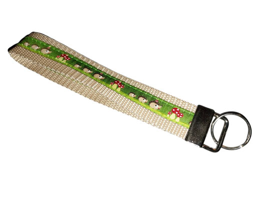 SaSch SelbstgefertigtesausSchwaben Selbstgefertigtes aus Schwaben Sarah Schäuble Handarbeit handmade selbstgemacht Schlüsselband Schlüsselanhänger Igel