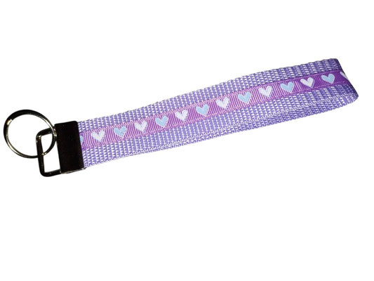 SaSch SelbstgefertigtesausSchwaben Selbstgefertigtes aus Schwaben Sarah Schäuble Handarbeit handmade selbstgemacht Schlüsselband Schlüsselanhänger Herz Herzen