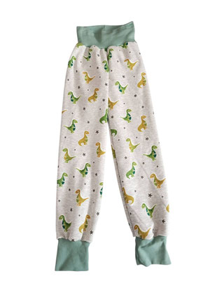 SaSch SelbstgefertigtesausSchwaben Selbstgefertigtes aus Schwaben Sarah Schäuble Handarbeit handmade selbstgemacht Hose Wohlfühlhose Mitwachshose Dino Dinosaurier
