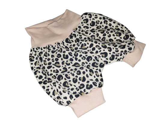 SaSch SelbstgefertigtesausSchwaben Selbstgefertigtes aus Schwaben Sarah Schäuble Handarbeit handmade selbstgemacht Shorts Hose Leo Leolook