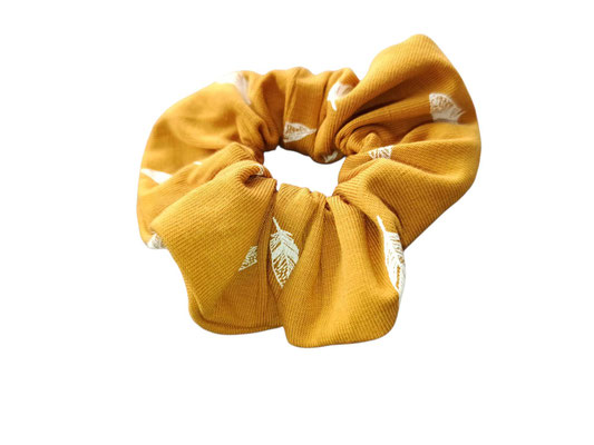 SaSch SelbstgefertigtesausSchwaben Selbstgefertigtes aus Schwaben Sarah Schäuble Handarbeit handmade selbstgemacht Haargummi Scrunchie Federn