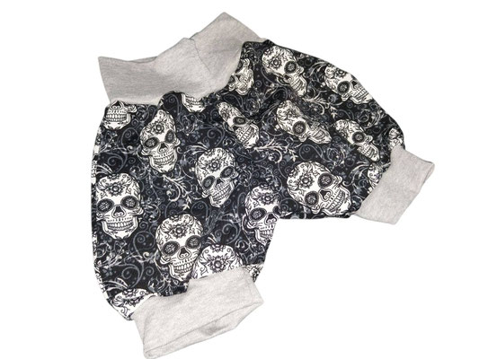 SaSch SelbstgefertigtesausSchwaben Selbstgefertigtes aus Schwaben Sarah Schäuble Handarbeit handmade selbstgemacht Shorts Hose Totenkopf Totenköpfe Scull Sculls