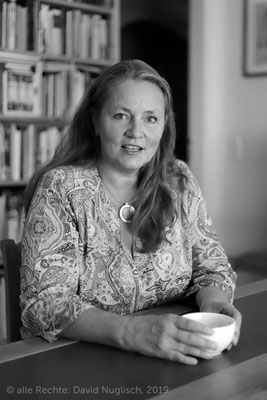 Antje Ehrhardt, Buchhändlerin und Bürokauffrau