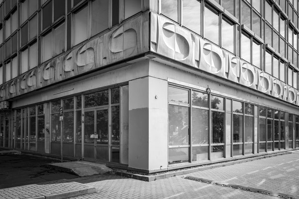 Ehemaliges Robotron-Gebäude in der Lingnerstadt
