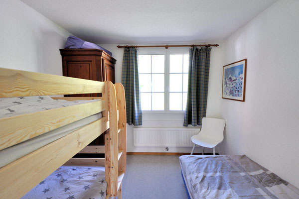 Schlafzimmer 2 mit einem Kajütenbett/Doppelstockbett und einem Einzelbett, Wohnung 6.6