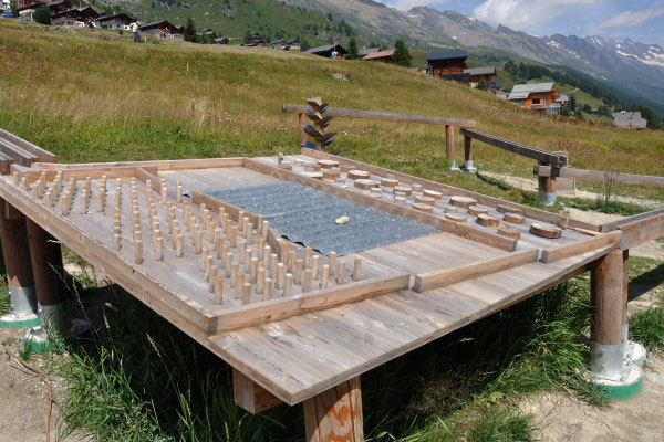 Zehn abwechslungsreiche Kugelbahnen auf dem Weg von der Lauchernalp nach Wiler