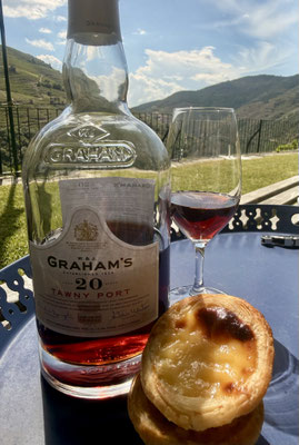 Tawny Grahams 20 jaar, genieten met zicht op wijngaarden rond de Douro rivier.