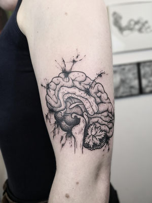 brain blackwork tattoo