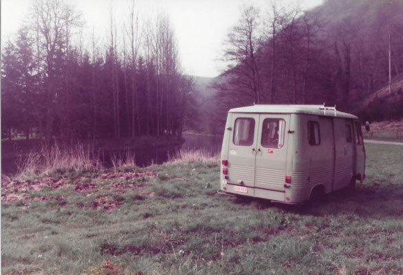 Van '81 tot '83 deden we met deze omgebouwde bestelwagen regelmatig uitstappen, tot in de Provence.