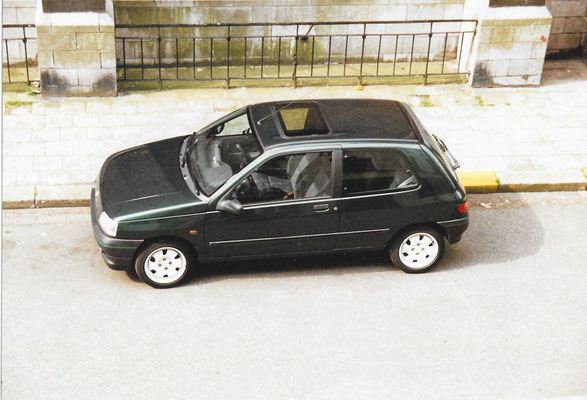 Dit was de Renault Clio in S-uitvoering, in een aparte kleur en met o.a. kuipzetels en laagprofiel-bandjes.