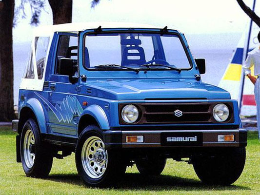 Suzuki samurai bleu avec capote blanche neuve