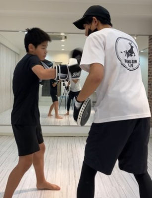 ボクシングジムエルク パーソナルレッスン　ミット打ち