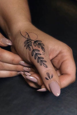 Tattoo Ideen Frauen kleine Tattoos  