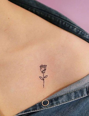 Kleine Rosen Tattoos Frauen