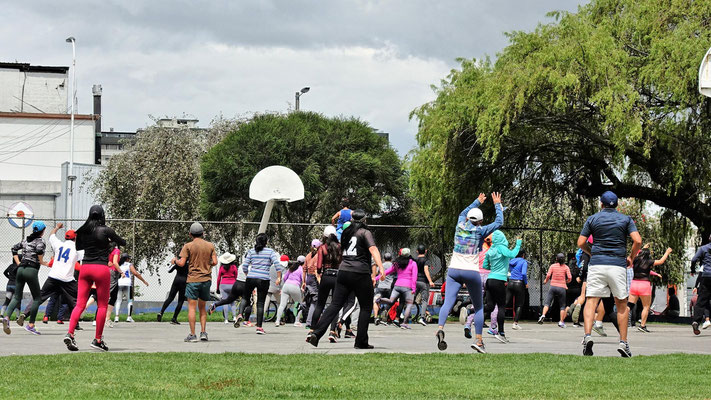 Aerobic im Parque La Carolina. Quito.