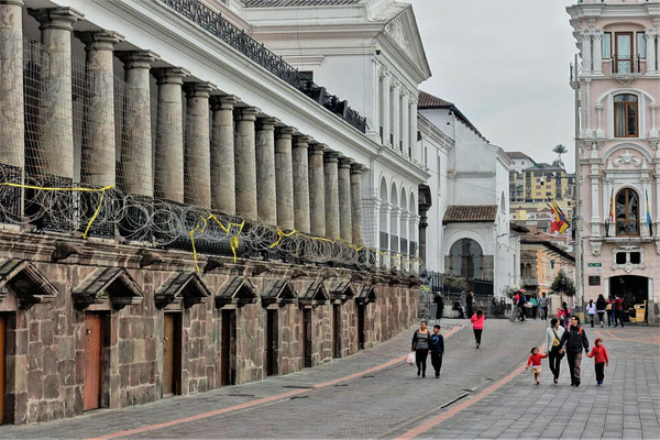 Eingezäunten Präsidentenpalast. Quito.