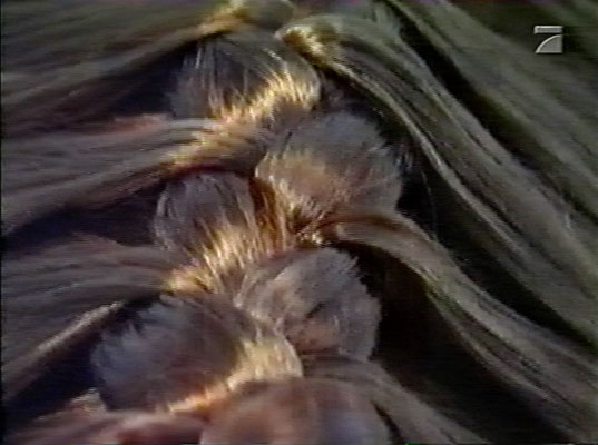 Objekte aus menschlichem Haar von Asti Pfannkuch