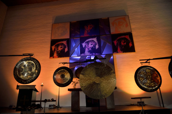 „Planetarische Gong-Symphonie“ Peter Heeren am 10.10.2021 