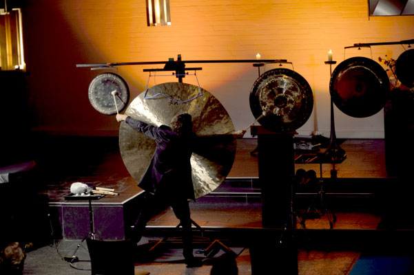 „Planetarische Gong-Symphonie“ Peter Heeren am 10.10.2021 