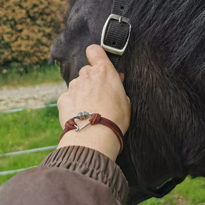 bracelet cuir coeur clou fer cheval bijou equitation cavalier