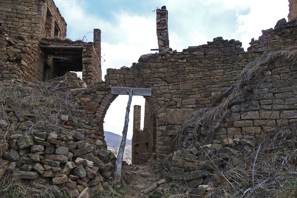 Viele Ruinen sind einsturzgefährdet.
