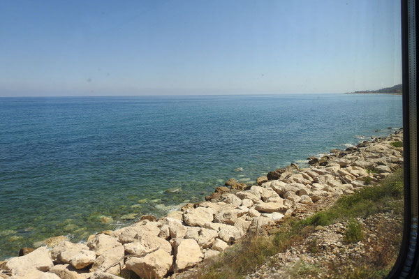 Bahnstrecke nach Palermo direkt an der Küste