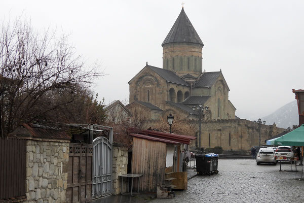 Blick auf die Kathedrale von Mzcheta