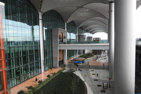 Eingangsportal zum neuen Airport Istanbul