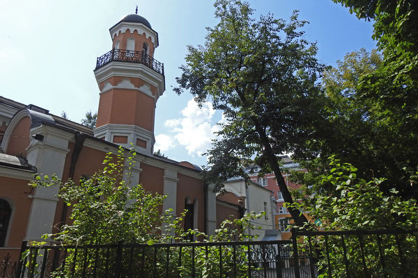 Etwas versteckt in einem Hinterhof steht die alte Tatarenmoschee.