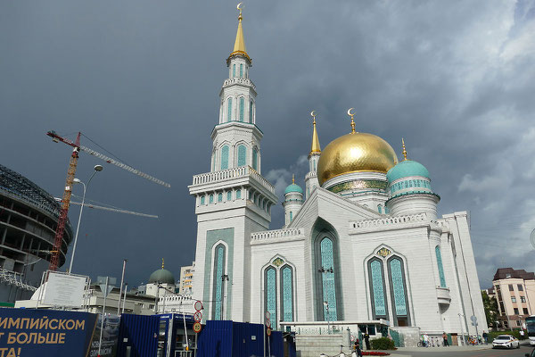 An der neuen Zentralmoschee von Moskau