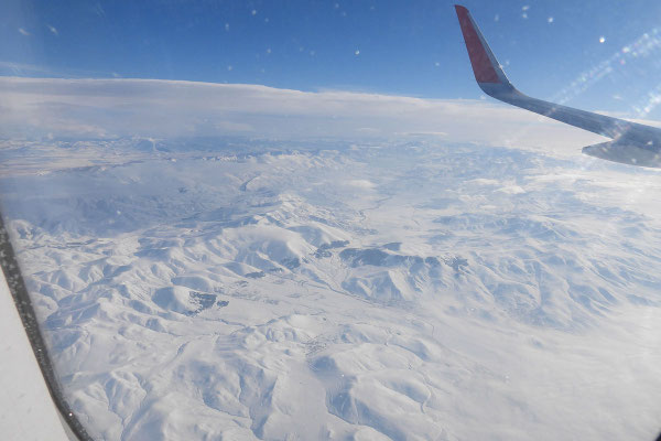 Mit dem Flugzeug über den Kaukasus