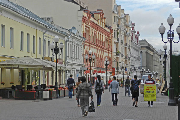 Spaziergänger auf dem Arbat