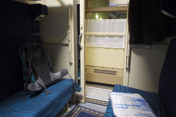 Allein im Vierbett-Schlafabteil