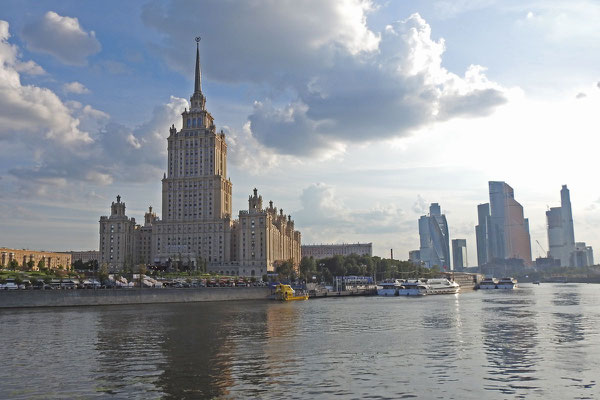 Abendstimmung an der Moskwa gegenüber vom Hotel "Ukraina"