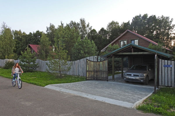 In einer typischen neuen Cottage-Siedlung