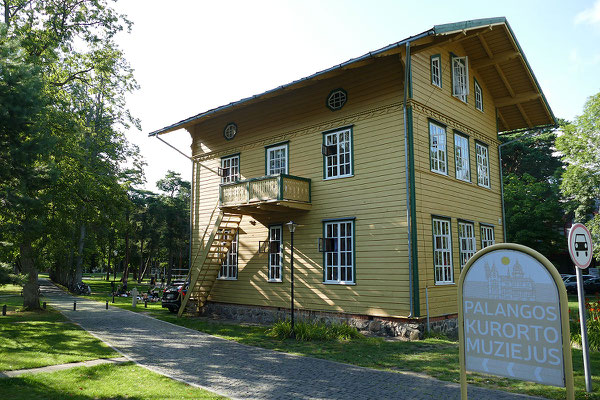 Alte Holzvilla im Stadtkern