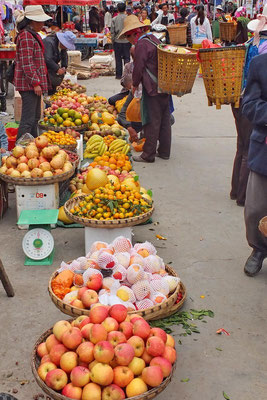 Op de markt in een dorpje vlak bij Dali