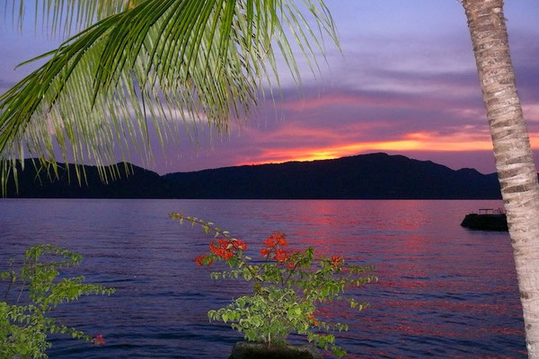 Zonsopkomst op het Toba meer vanaf Samosir