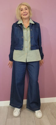 Jean large femme bleu marine réalisé dans mon atelier en SAVOIE